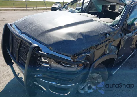 2019 Ram 1500 Laramie 4X4 5'7 Box из США, поврежденный, VIN 1C6SRFJT7KN526102